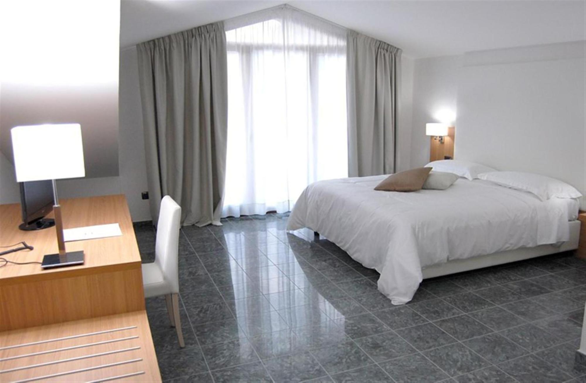 Vea Resort Hotel Mercato San Severino Buitenkant foto