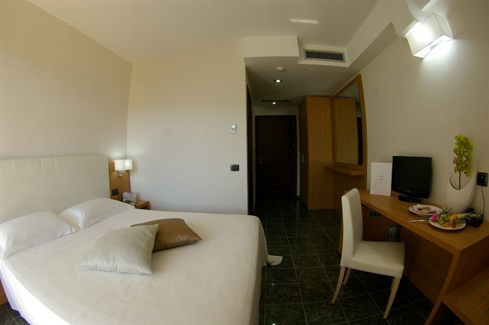 Vea Resort Hotel Mercato San Severino Buitenkant foto