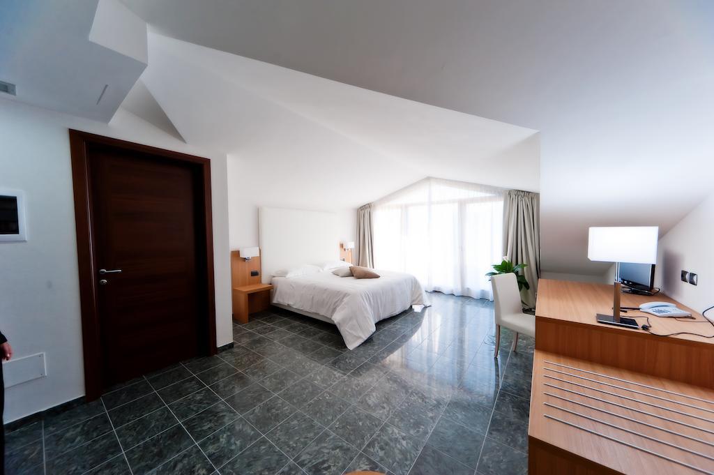 Vea Resort Hotel Mercato San Severino Buitenkant foto